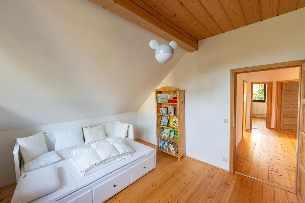 Moderni Sumavska Roubenka S Vyhledem Na Boubin Villa Vimperk Exterior photo